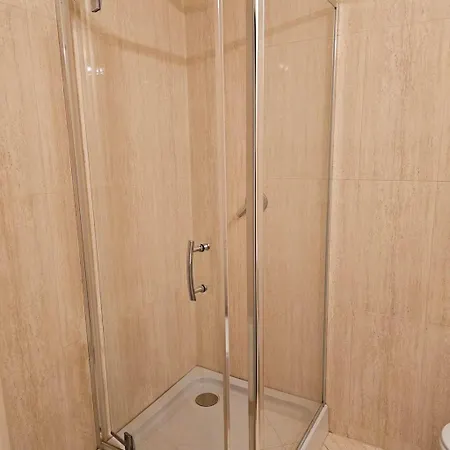 Kasztanowy Dwor Hotel *