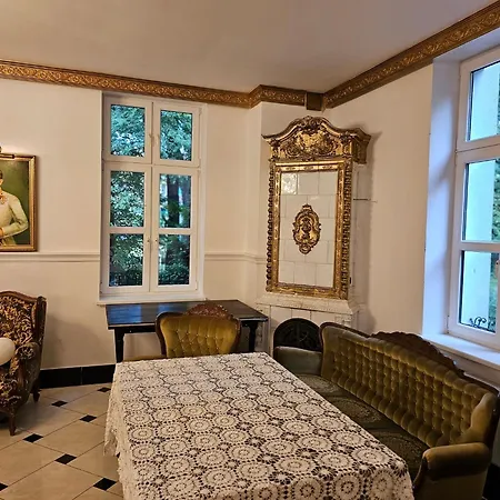 Kasztanowy Dwor Otel *