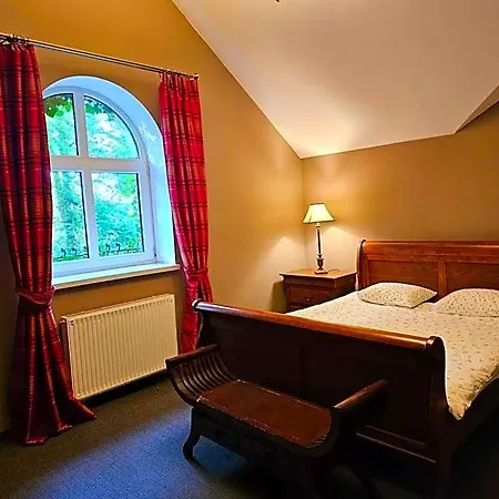 Kasztanowy Dwor Hotel *