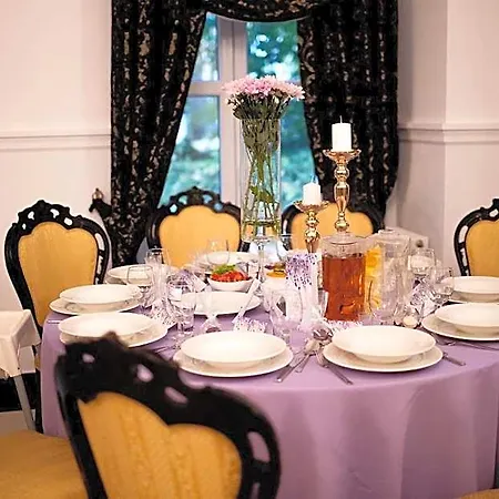 Kasztanowy Dwor Hotel *