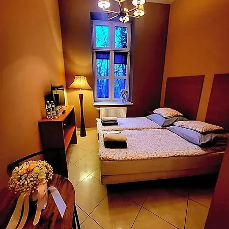 Kasztanowy Dwor Hotel *