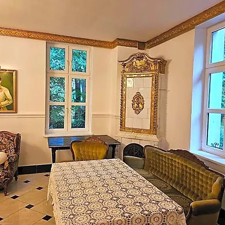 Kasztanowy Dwor Hotel *