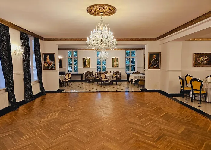 Kasztanowy Dwor Otel *